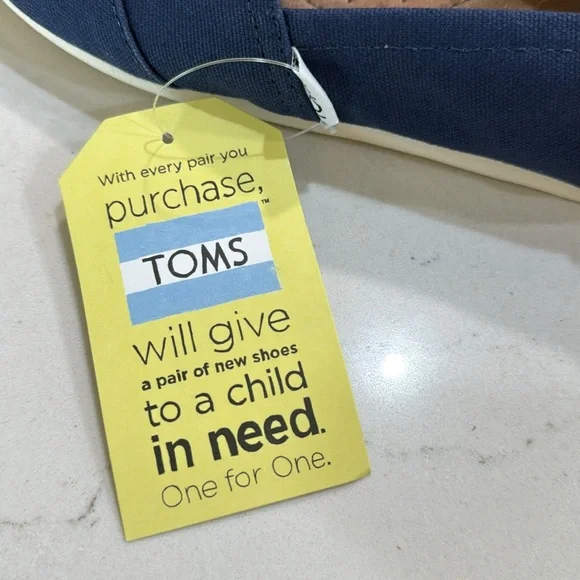 Tom’s Slip On Sneakers - Picture 3 of 6